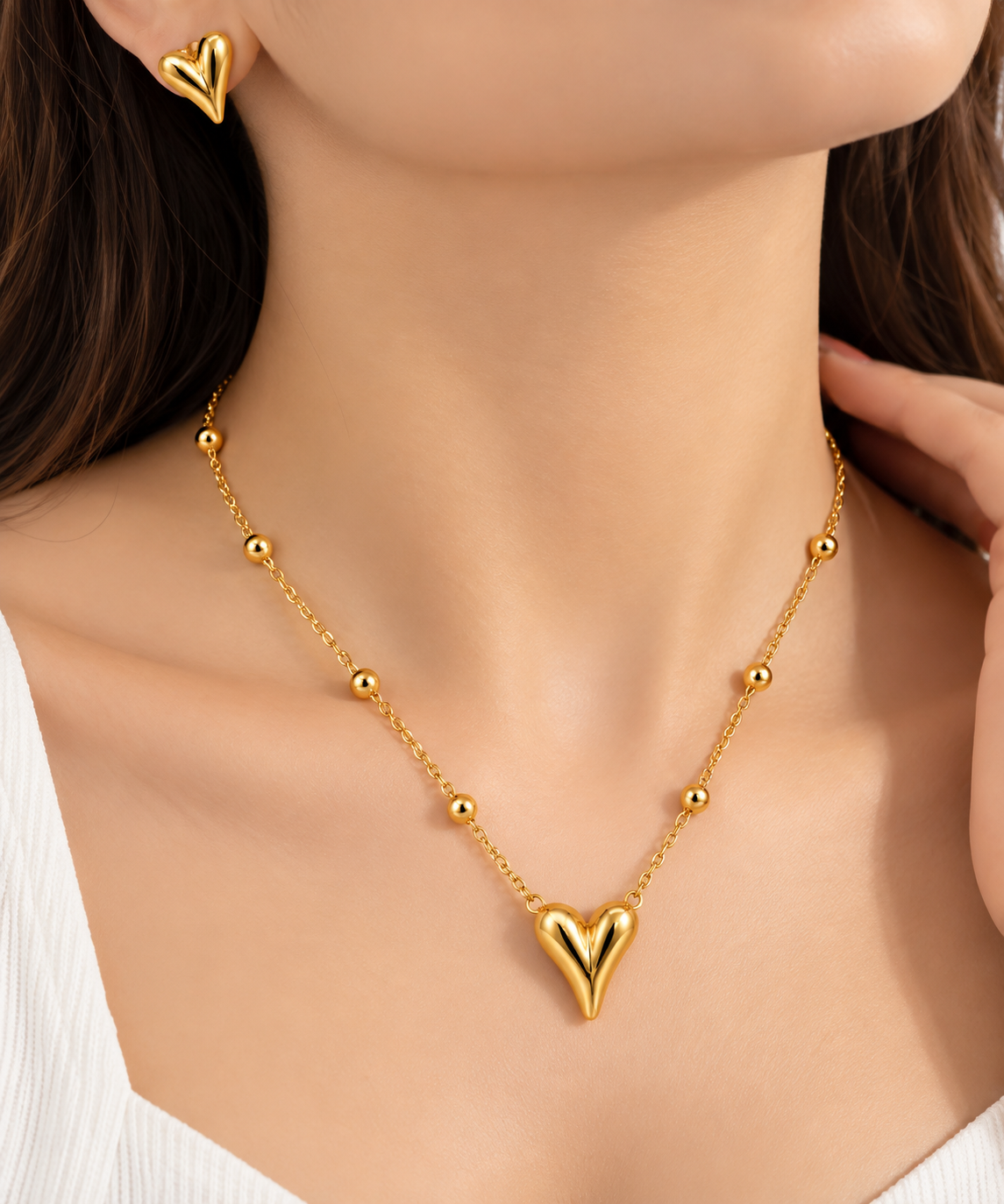 Gold Heart Jewelry Close-Up